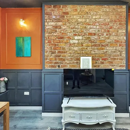 Adeamstays Provides Beautiful Centrally Located 1 And 2 Bed Apartments On Liverpools Boulevard Exterior photo