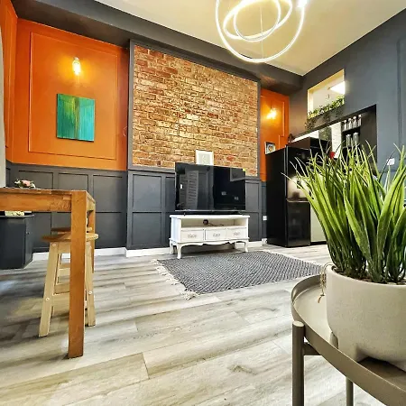Adeamstays Provides Beautiful Centrally Located 1 And 2 Bed Apartments On Liverpools Boulevard Exterior photo