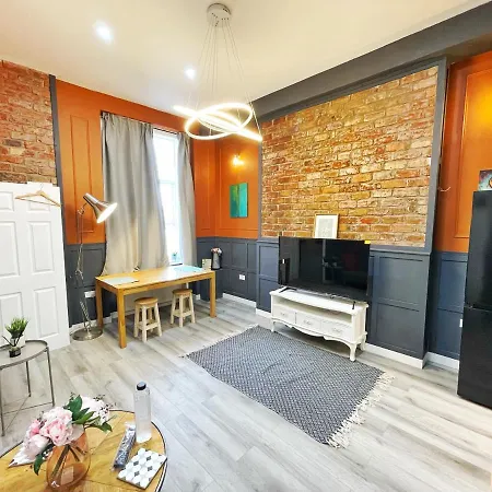 Adeamstays Provides Beautiful Centrally Located 1 And 2 Bed Apartments On Liverpools Boulevard Exterior photo