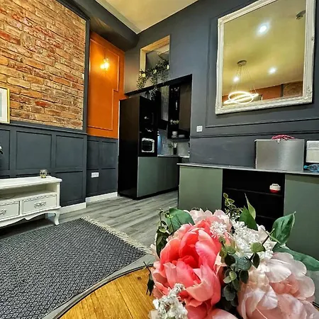 Adeamstays Provides Beautiful Centrally Located 1 And 2 Bed Apartments On Liverpools Boulevard Exterior photo