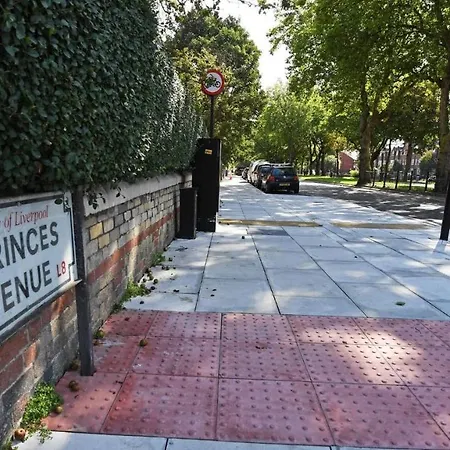 Adeamstays Provides Beautiful Centrally Located 1 And 2 Bed Apartments On Liverpools Boulevard Exterior photo