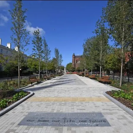 Adeamstays Provides Beautiful Centrally Located 1 And 2 Bed Apartments On Liverpools Boulevard Exterior photo