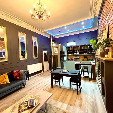 Adeamstays Provides Beautiful Centrally Located 1 And 2 Bed Apartments On Liverpools Boulevard Exterior photo