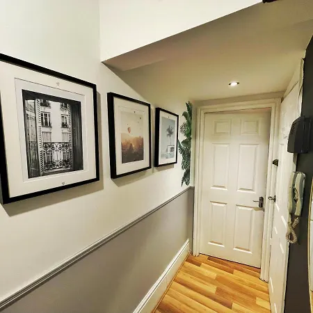 Adeamstays Provides Beautiful Centrally Located 1 And 2 Bed Apartments On Liverpools Boulevard Exterior photo