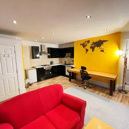 Adeamstays Provides Beautiful Centrally Located 1 And 2 Bed Apartments On Liverpools Boulevard Exterior photo