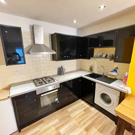 Adeamstays Provides Beautiful Centrally Located 1 And 2 Bed Apartments On Liverpools Boulevard Exterior photo