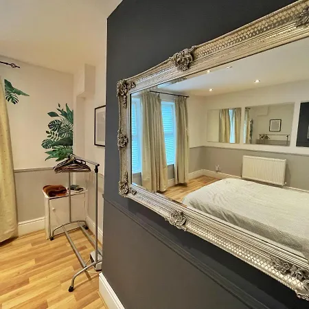 Adeamstays Provides Beautiful Centrally Located 1 And 2 Bed Apartments On Liverpools Boulevard Exterior photo