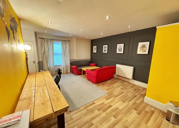 Adeamstays Provides Beautiful Centrally Located 1 And 2 Bed Apartments On Liverpools Boulevard