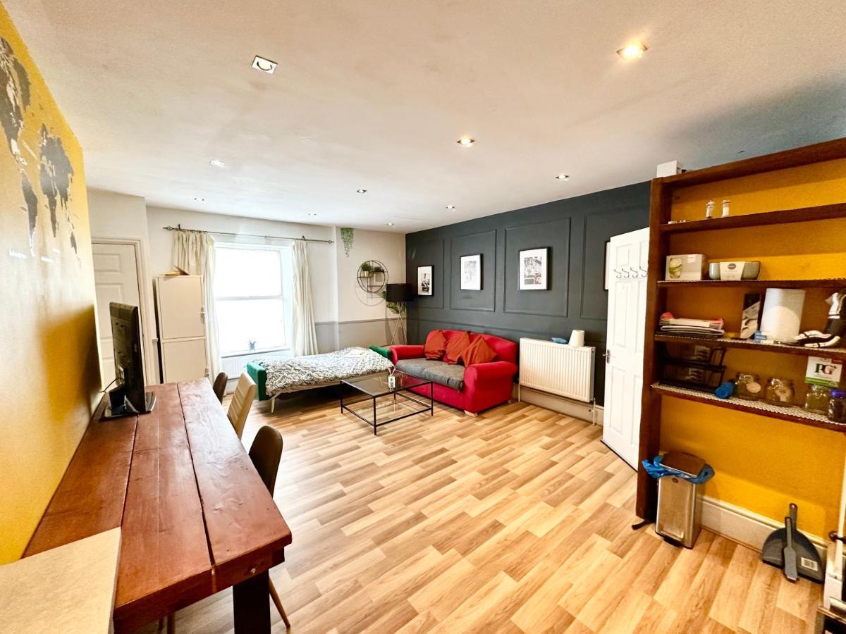 Adeamstays Provides Beautiful Centrally Located 1 And 2 Bed On Liverpools Boulevard Apartamento